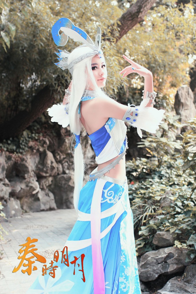 Qins Moon cosplay